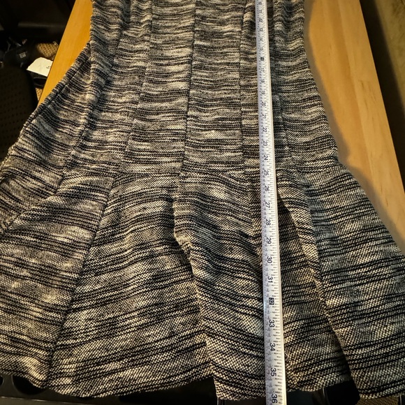 Banana Republic sleeveless tweed dress - Picture 6 of 7